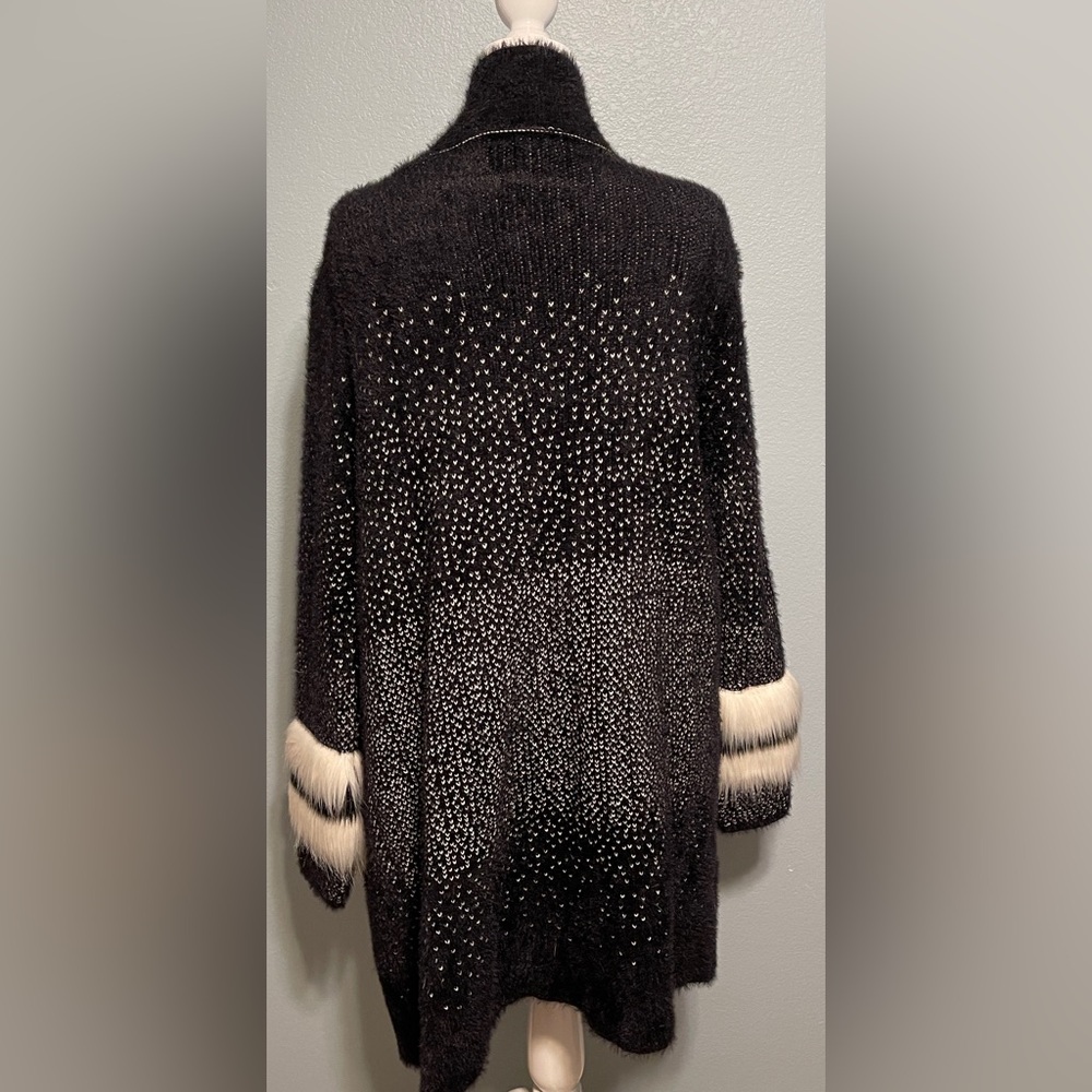 Sioni Open Front Black Cardigan Sweater White Faux Fur Fuzzy Duster Large NWT - Picture 5 of 11
